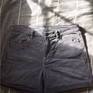Old Navy Women's Dark Gray Jean Shorts Size 14